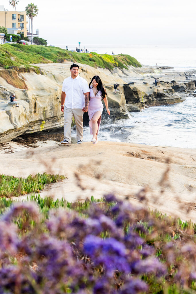 A Low-Key La Jolla Proposal with 50 Red Roses and Family Waiting Nearby proposal photographer in san diego 5